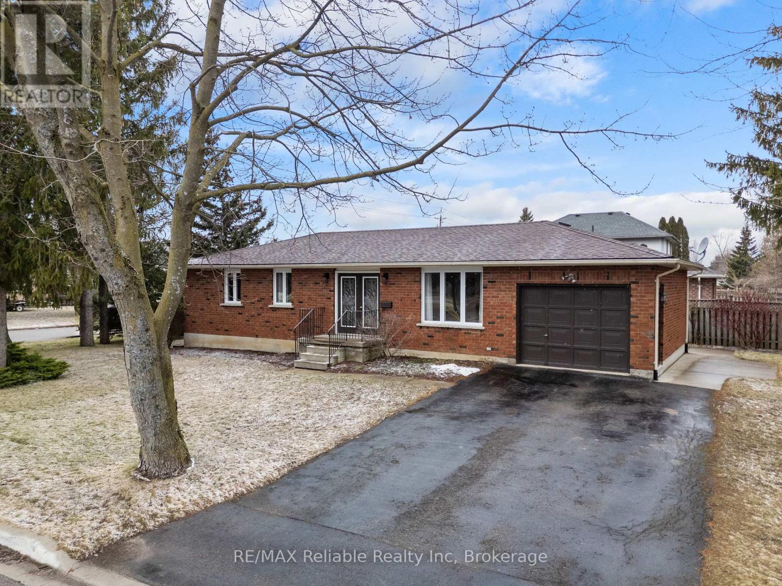 31 Cobourg Street, West Perth (Mitchell), Ontario  N0K 1N0 - Photo 2 - X12924938