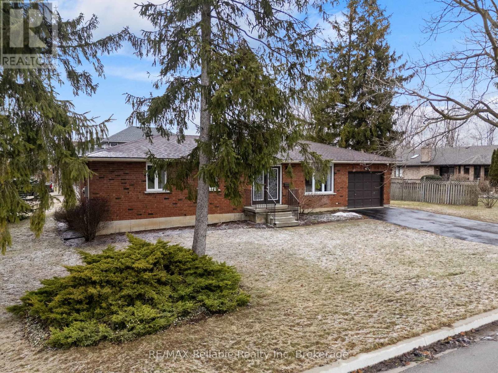 31 Cobourg Street, West Perth (Mitchell), Ontario  N0K 1N0 - Photo 4 - X12924938