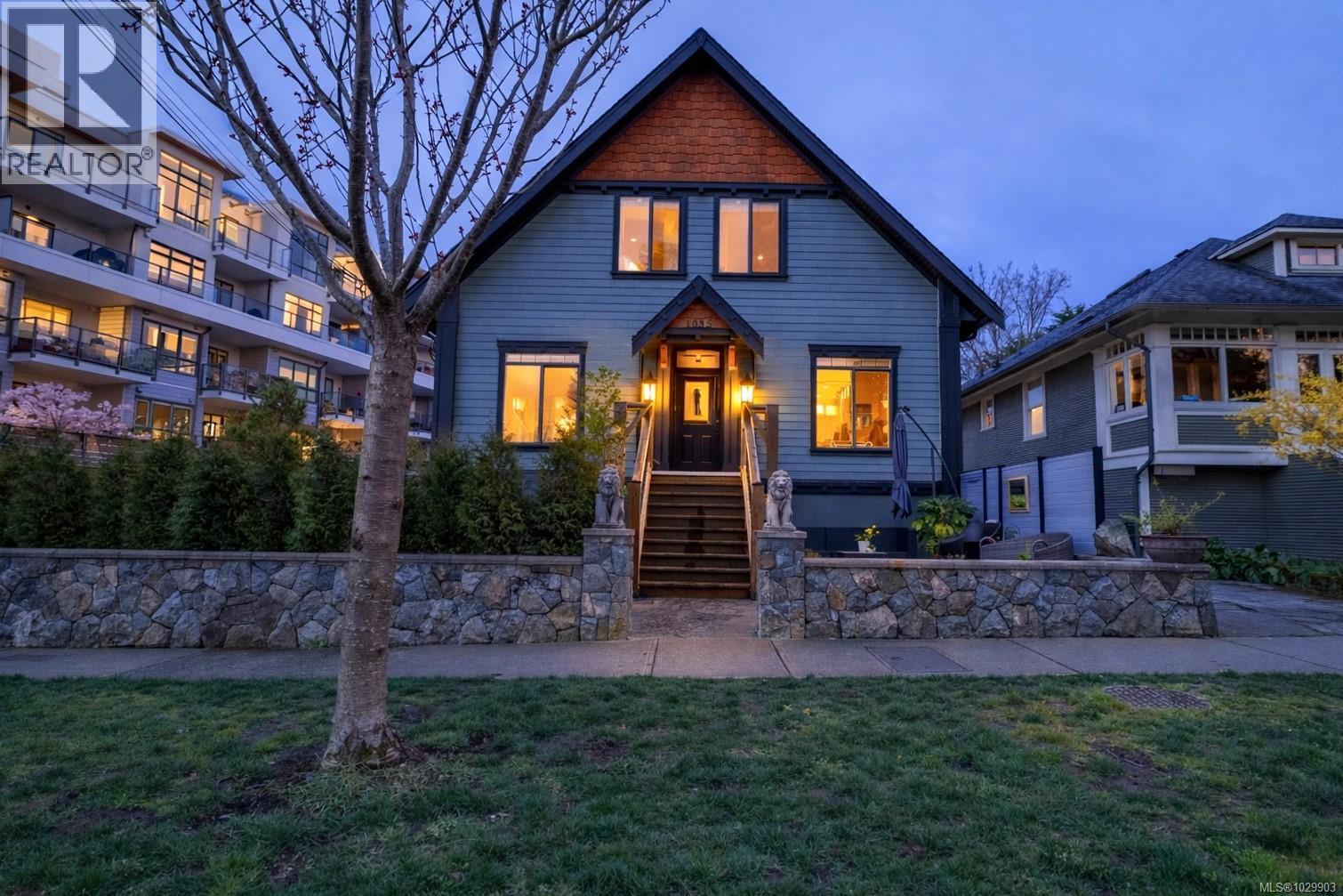 4 1035 Oliphant Ave, Victoria, British Columbia