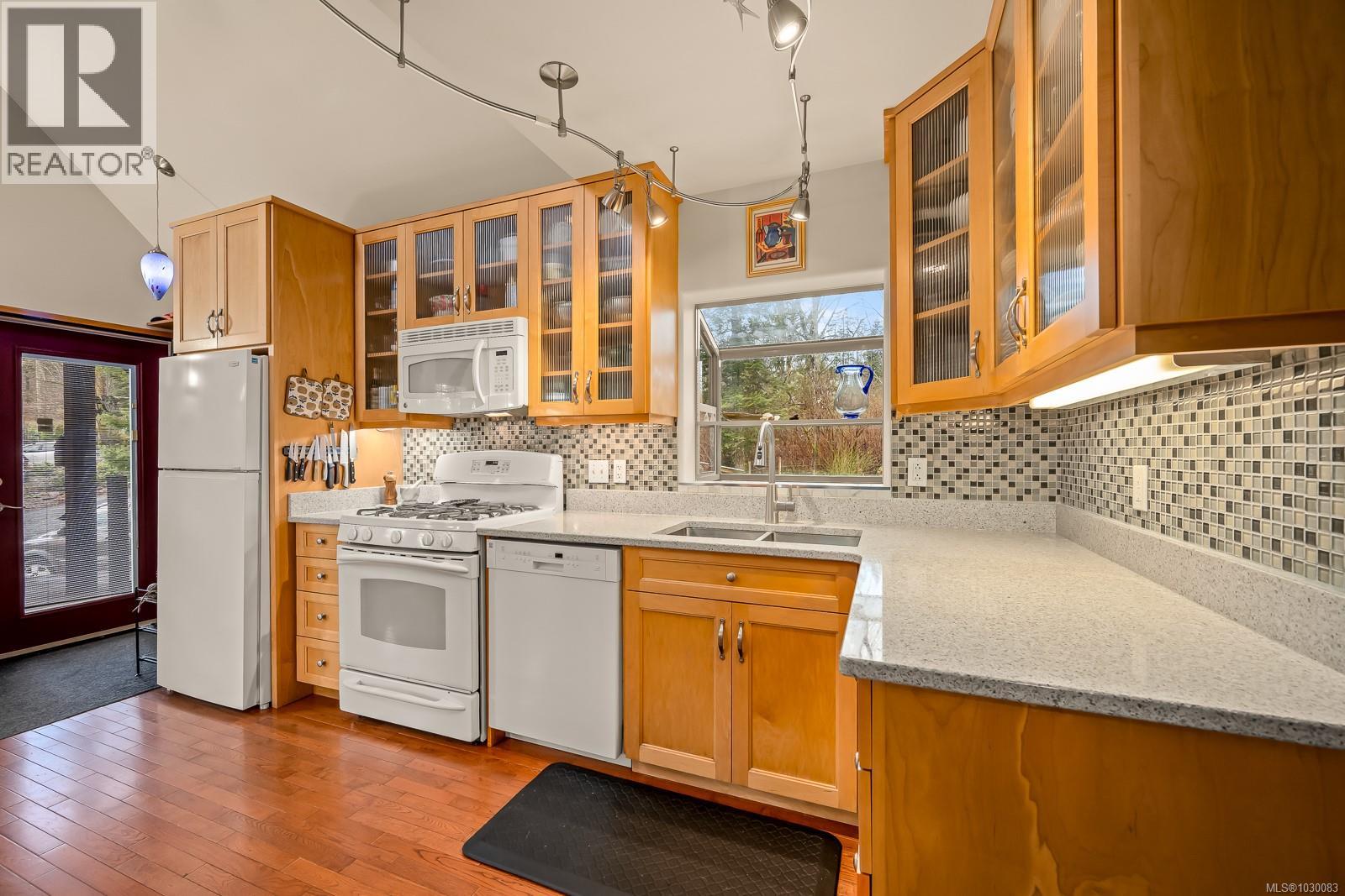6590 Country Rd, Fanny Bay, British Columbia  V0R 1W0 - Photo 16 - 1030083
