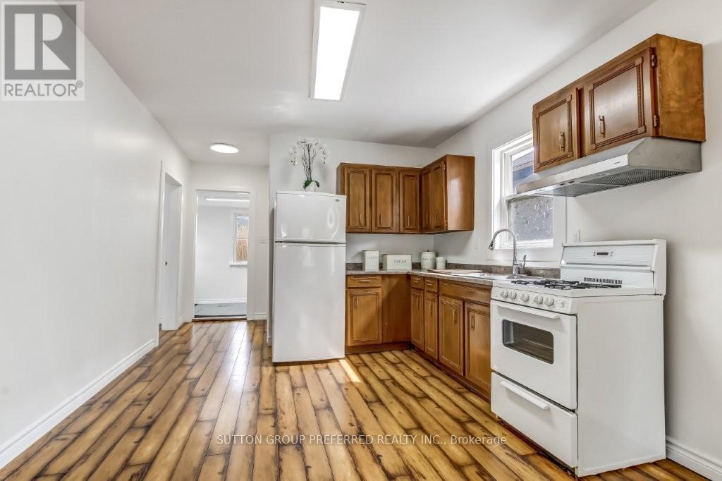 272 Sanders Street, London East, Ontario  N5Z 2T2 - Photo 3 - X12925024