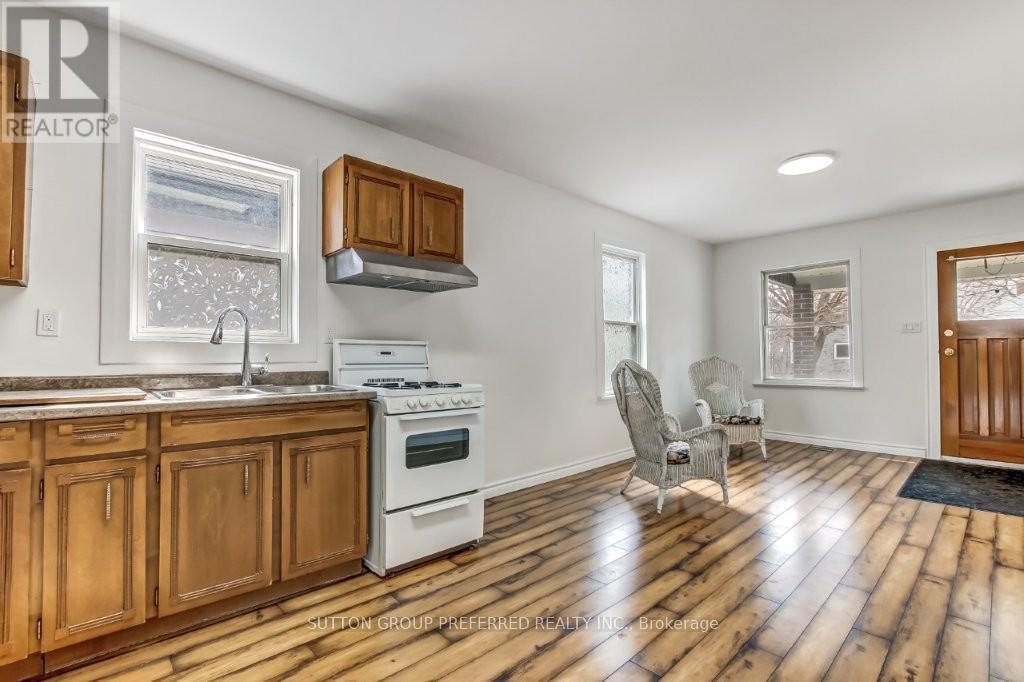 272 Sanders Street, London East, Ontario  N5Z 2T2 - Photo 4 - X12925024