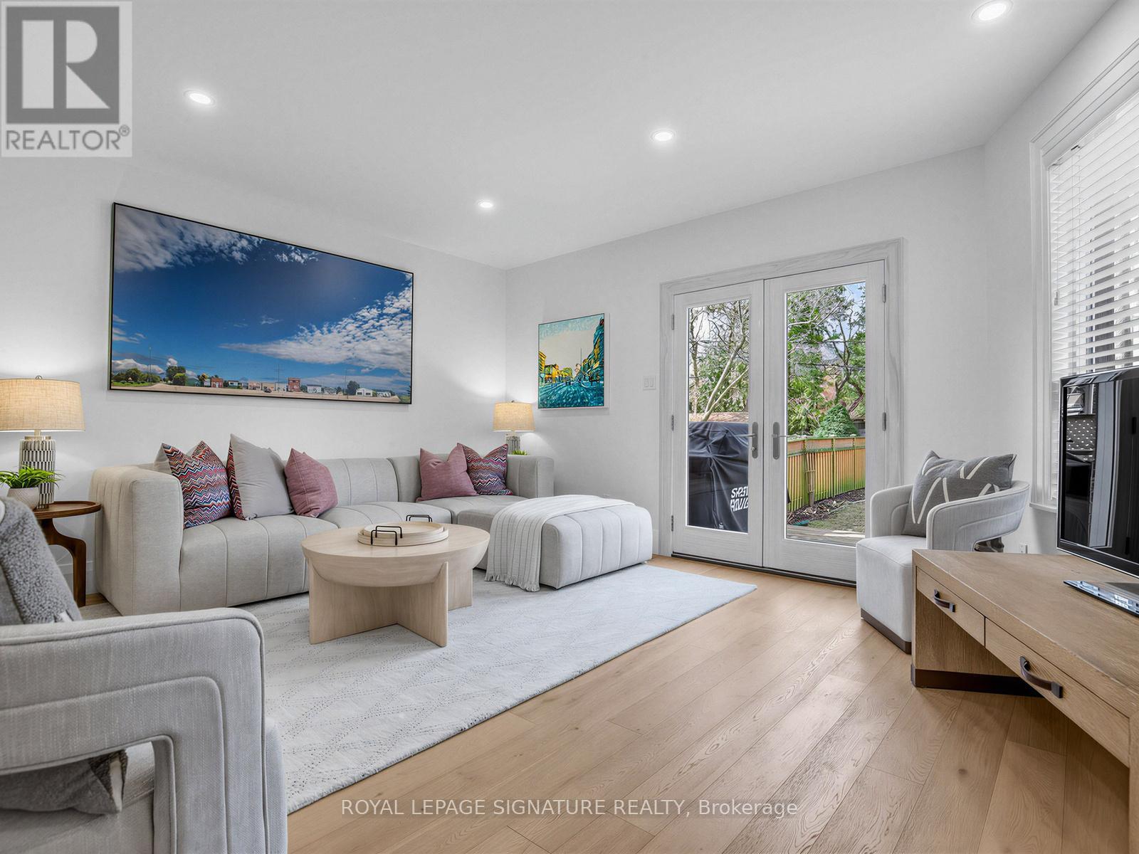 114 Pinewood Avenue, Toronto, Ontario  M6C 2V3 - Photo 12 - C12925070