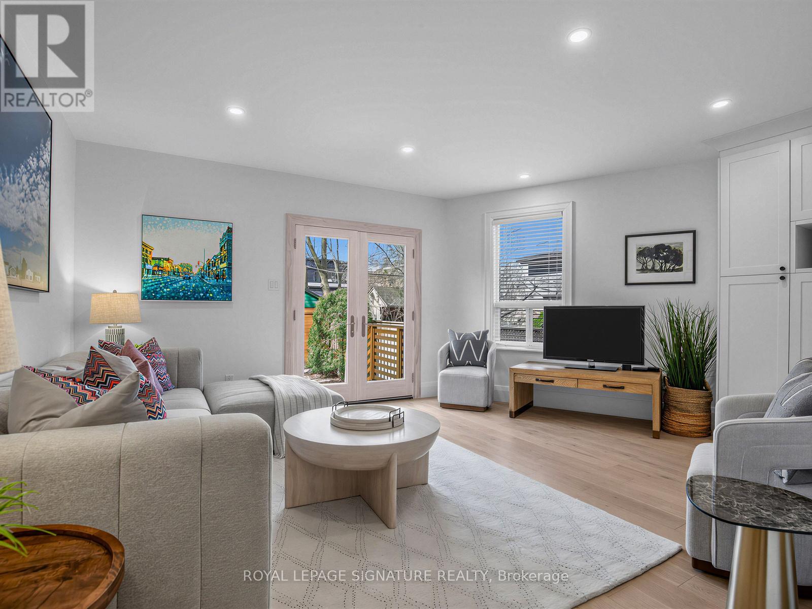 114 Pinewood Avenue, Toronto, Ontario  M6C 2V3 - Photo 13 - C12925070