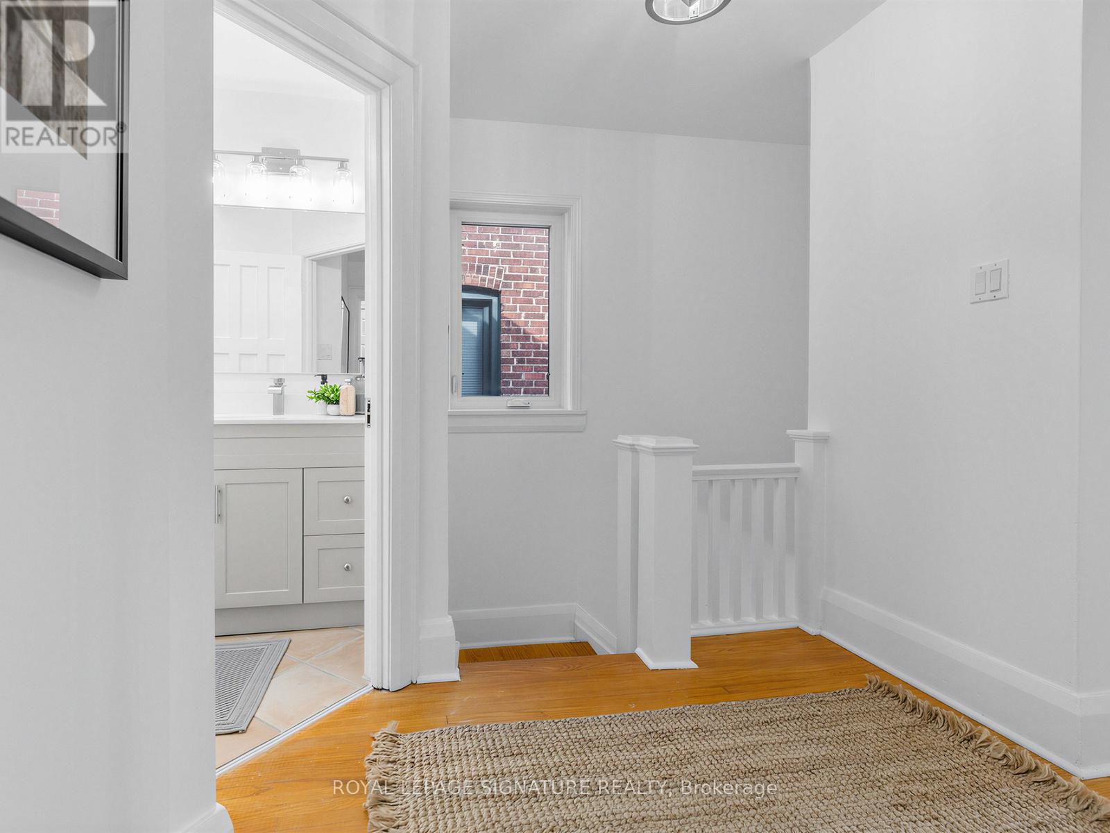 114 Pinewood Avenue, Toronto, Ontario  M6C 2V3 - Photo 15 - C12925070