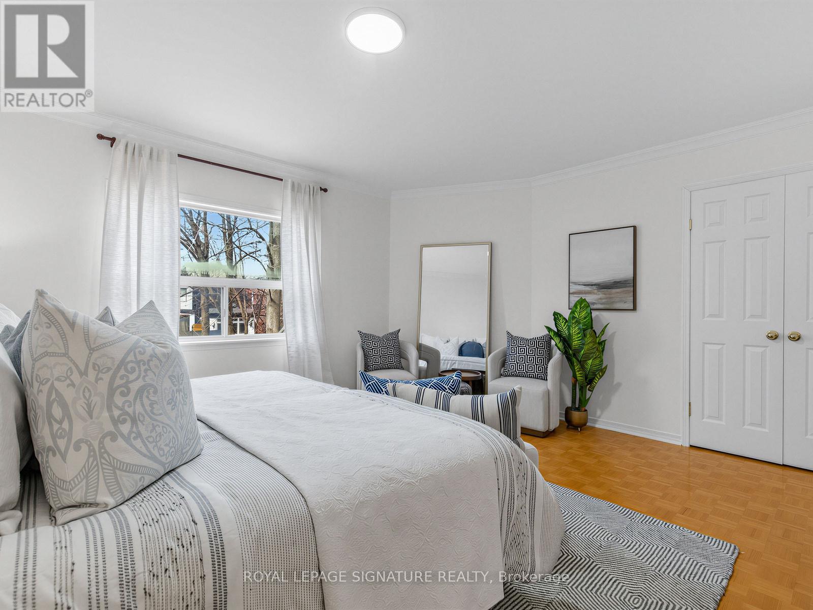 114 Pinewood Avenue, Toronto, Ontario  M6C 2V3 - Photo 17 - C12925070