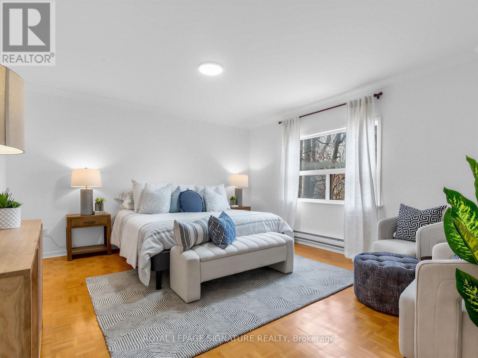 114 Pinewood Avenue, Toronto, Ontario  M6C 2V3 - Photo 18 - C12925070