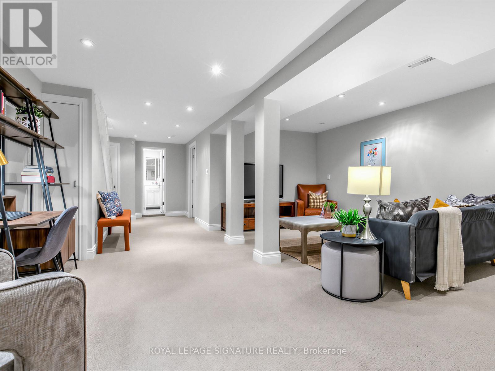 114 Pinewood Avenue, Toronto, Ontario  M6C 2V3 - Photo 24 - C12925070