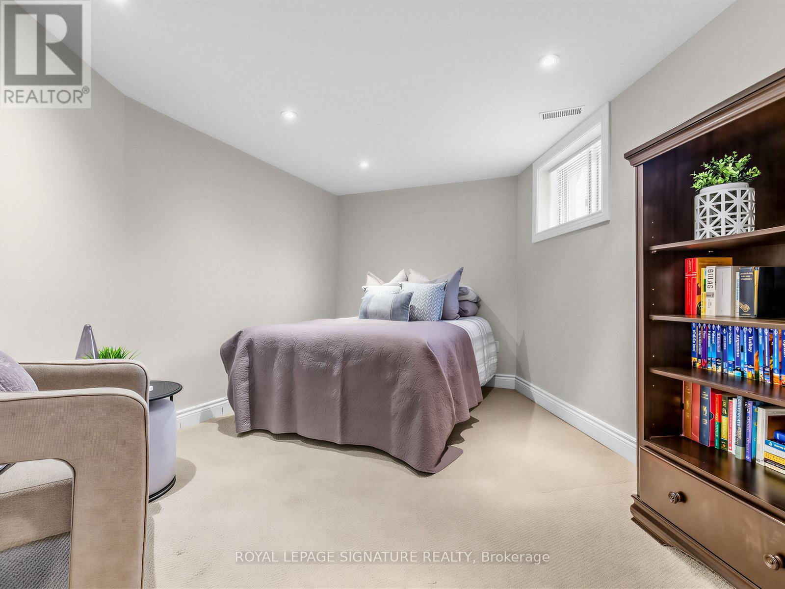 114 Pinewood Avenue, Toronto, Ontario  M6C 2V3 - Photo 25 - C12925070