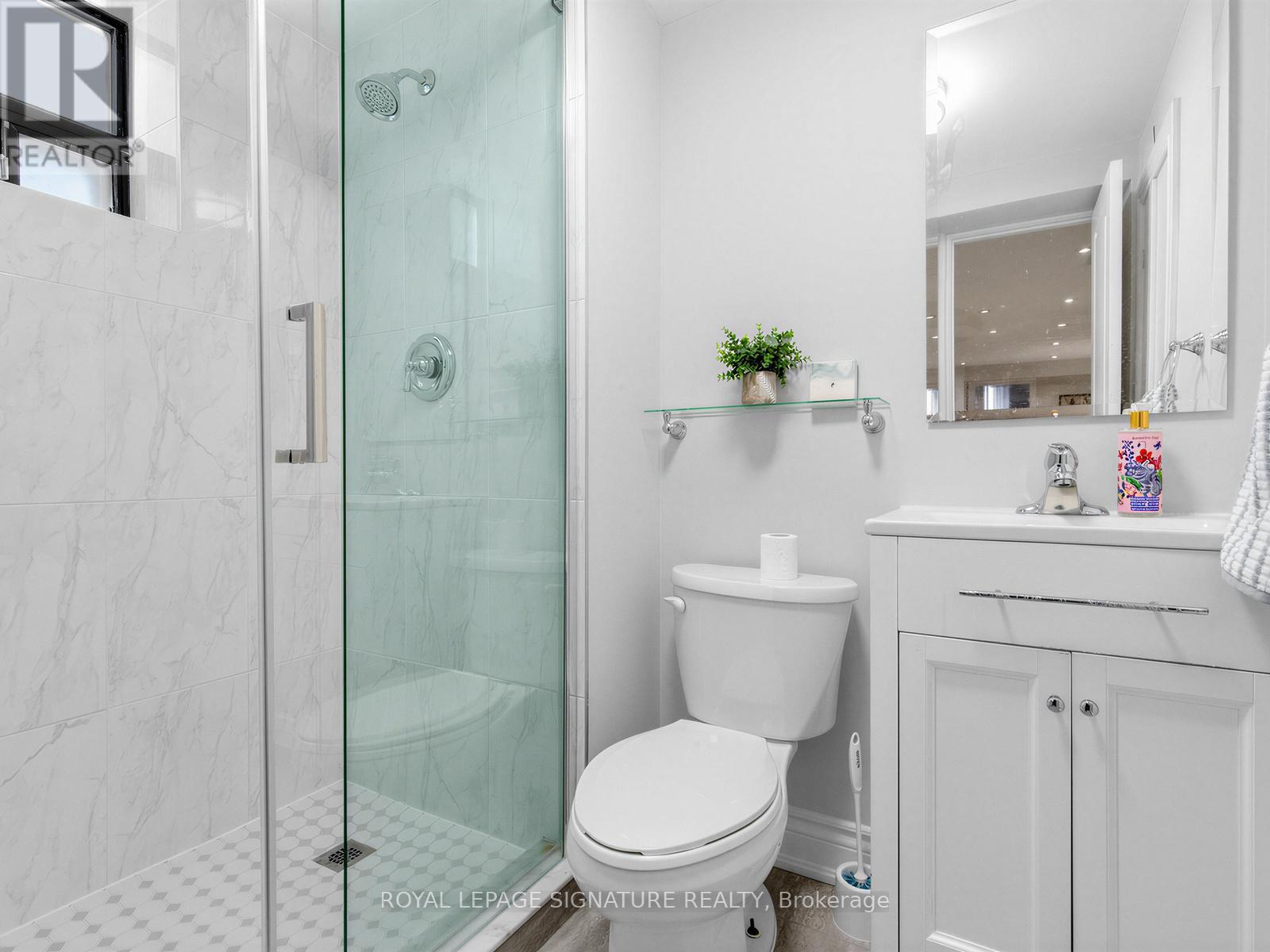 114 Pinewood Avenue, Toronto, Ontario  M6C 2V3 - Photo 26 - C12925070