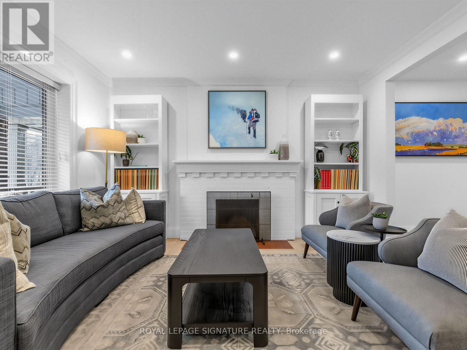 114 Pinewood Avenue, Toronto, Ontario  M6C 2V3 - Photo 5 - C12925070