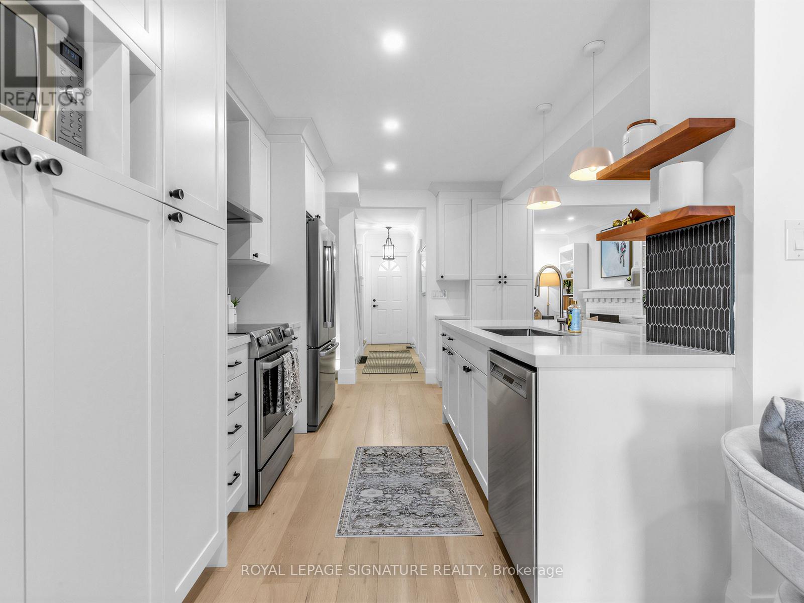 114 Pinewood Avenue, Toronto, Ontario  M6C 2V3 - Photo 6 - C12925070