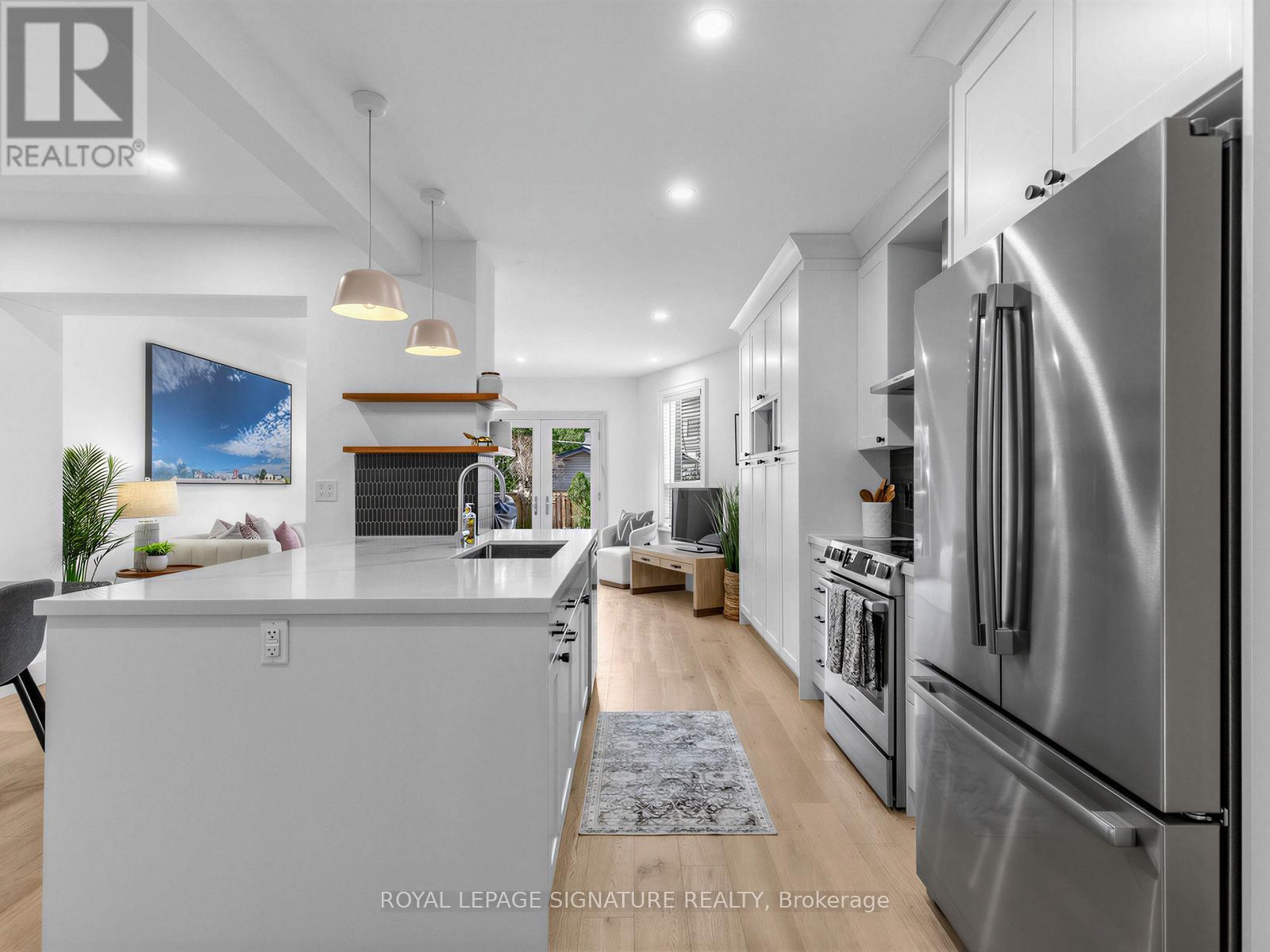 114 Pinewood Avenue, Toronto, Ontario  M6C 2V3 - Photo 7 - C12925070