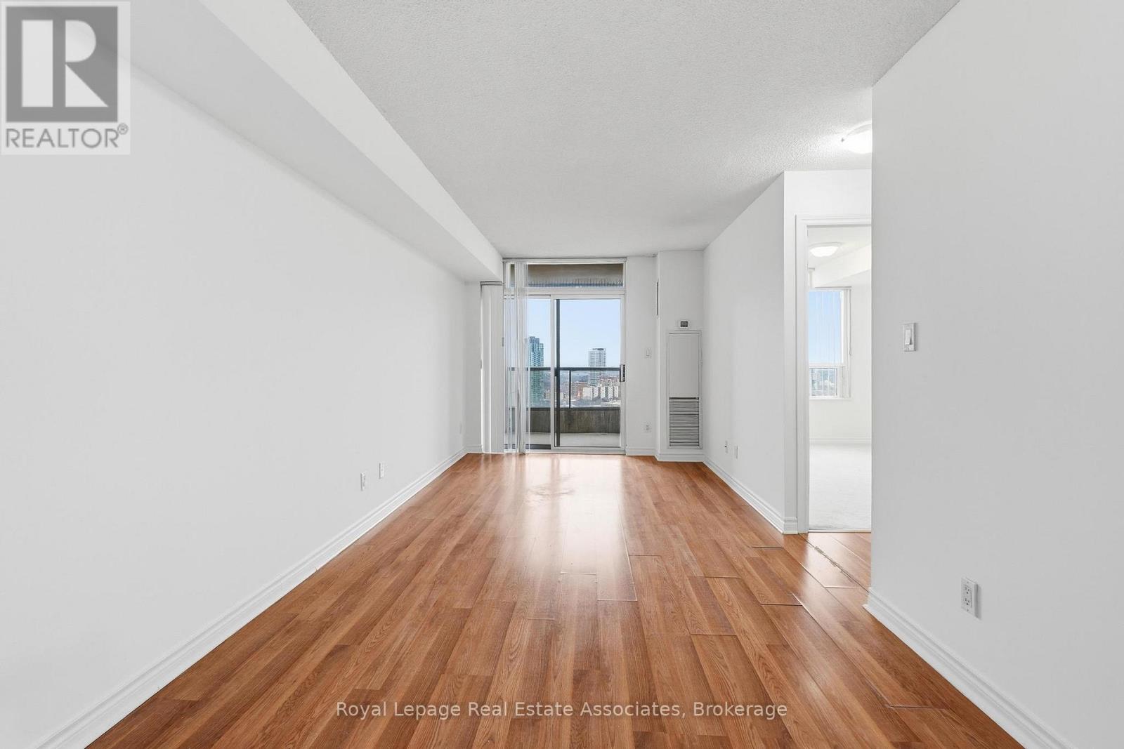 2208 - 3880 Duke Of York Boulevard, Mississauga, Ontario  L5B 4M7 - Photo 7 - W12466990