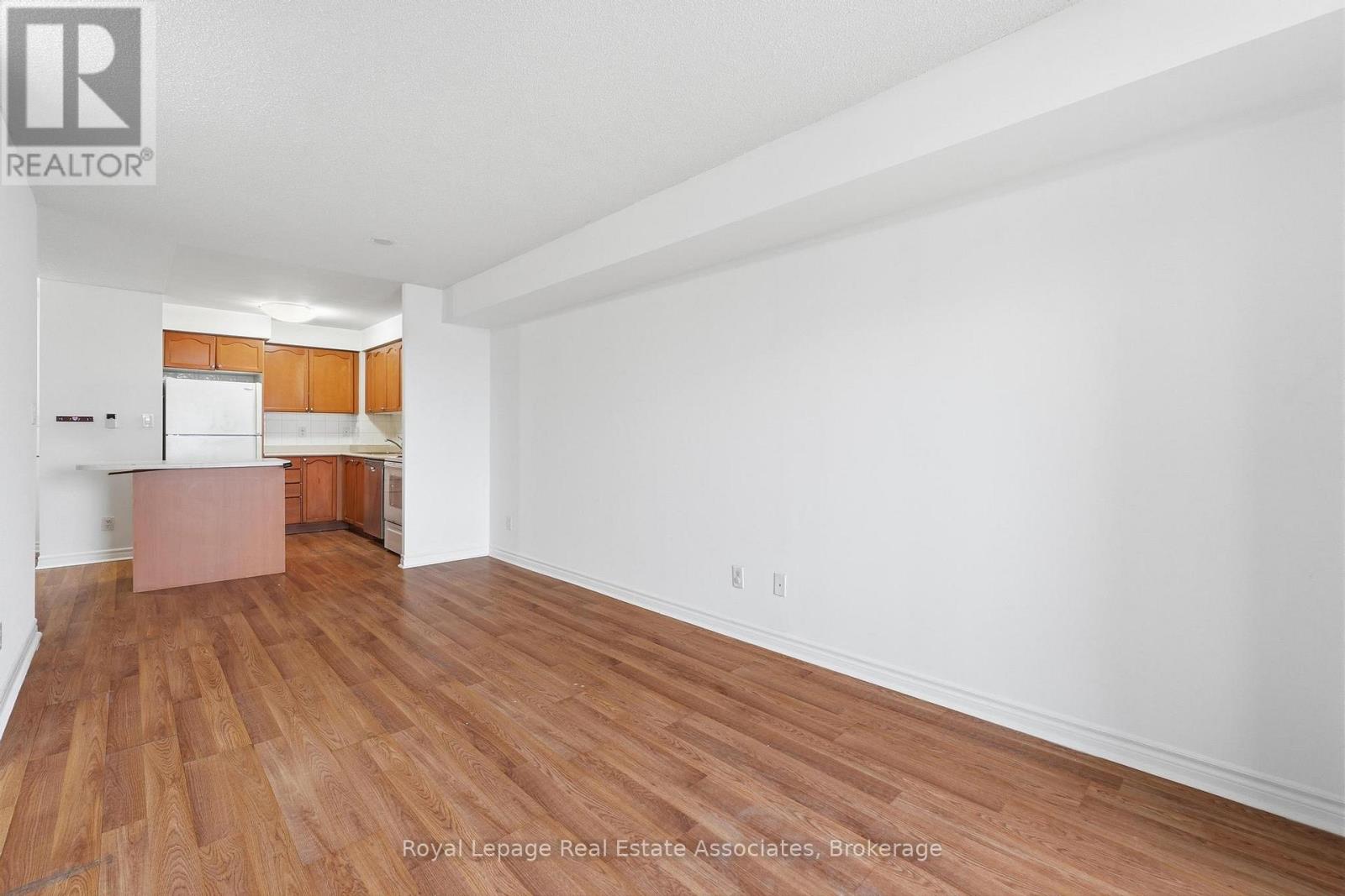 2208 - 3880 Duke Of York Boulevard, Mississauga, Ontario  L5B 4M7 - Photo 11 - W12466990