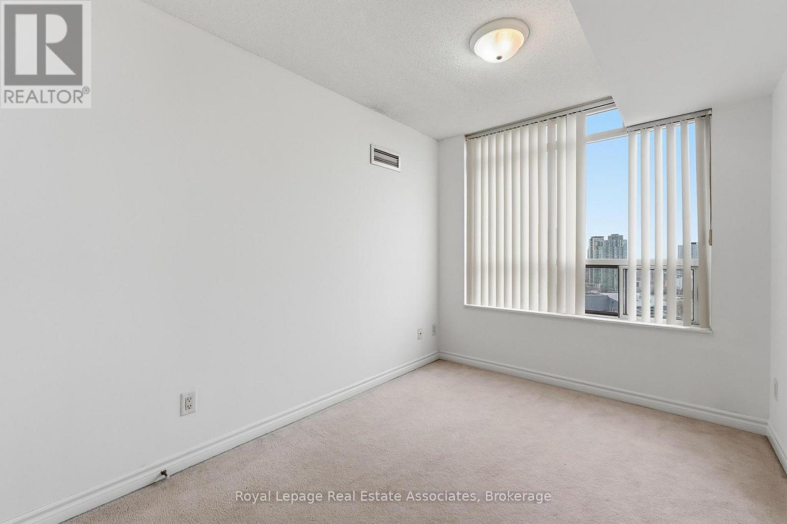 2208 - 3880 Duke Of York Boulevard, Mississauga, Ontario  L5B 4M7 - Photo 15 - W12466990