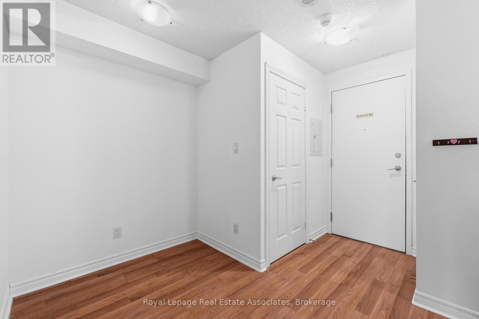 2208 - 3880 Duke Of York Boulevard, Mississauga, Ontario  L5B 4M7 - Photo 17 - W12466990