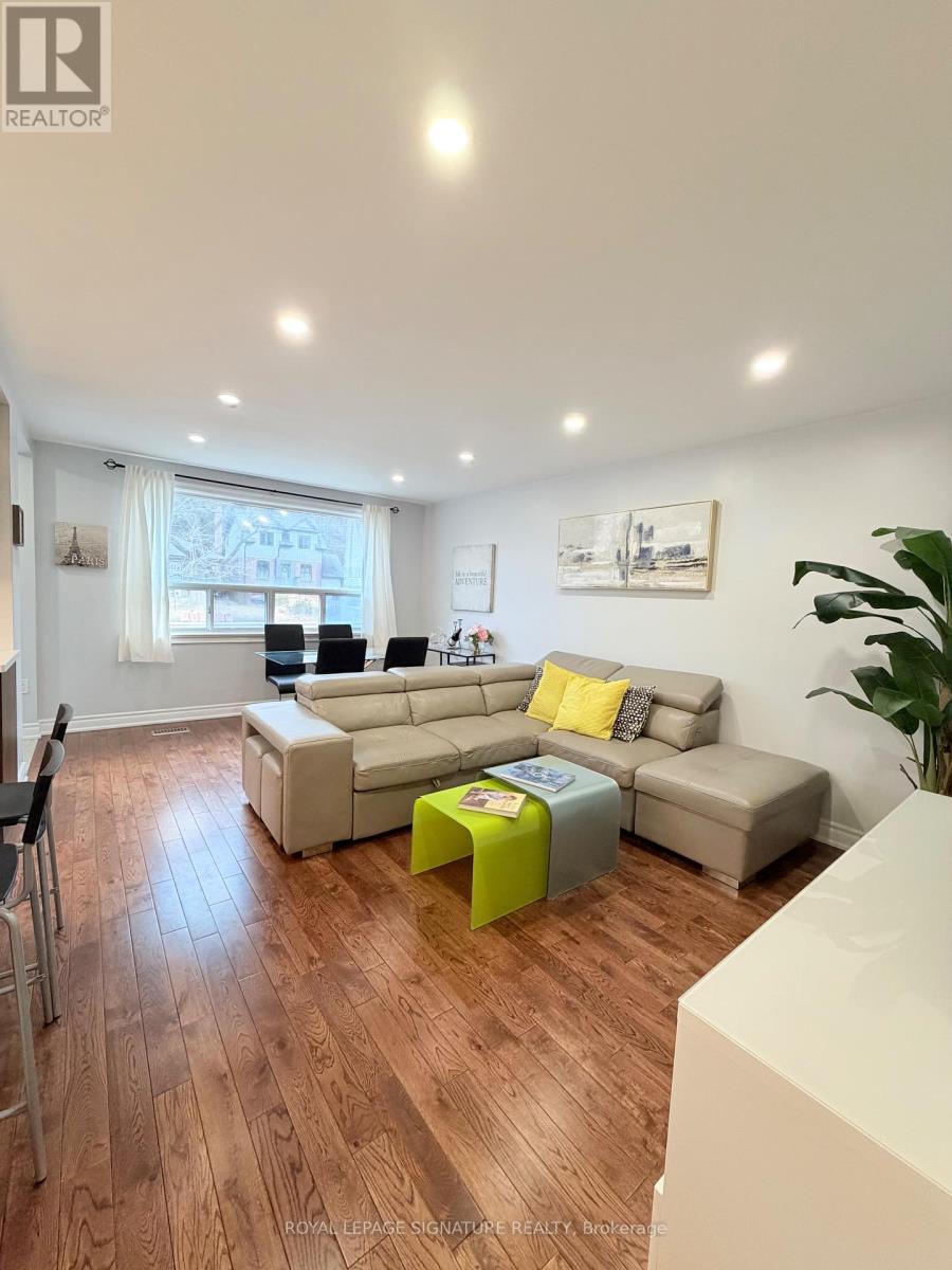 67 South Kingsway, Toronto, Ontario  M6S 3T4 - Photo 10 - W12920294