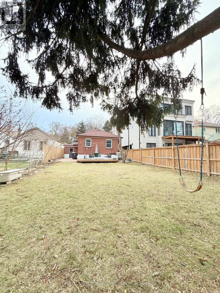 67 South Kingsway, Toronto, Ontario  M6S 3T4 - Photo 35 - W12920294