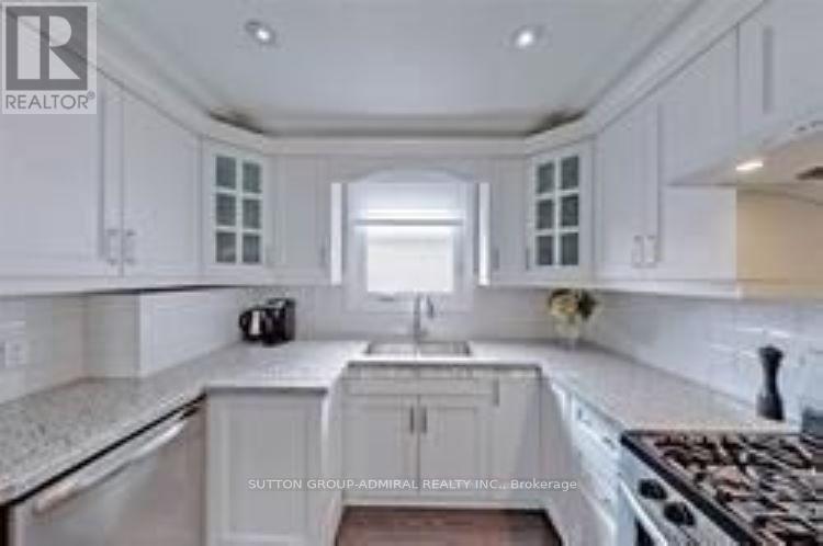 114 Cartier Crescent, Richmond Hill, Ontario  L4C 2N6 - Photo 3 - N12924962