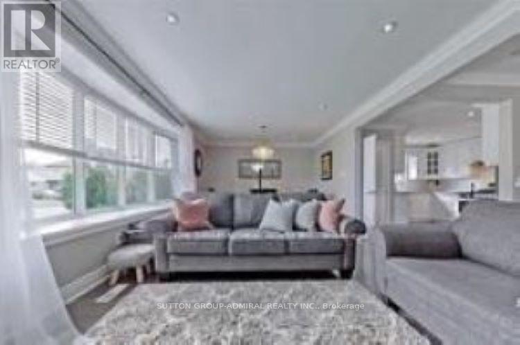 114 Cartier Crescent, Richmond Hill, Ontario  L4C 2N6 - Photo 4 - N12924962