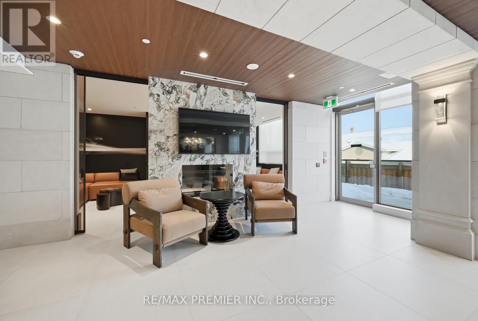 435 - 2075 King Road, King, Ontario  L7B 0R6 - Photo 9 - N12924974