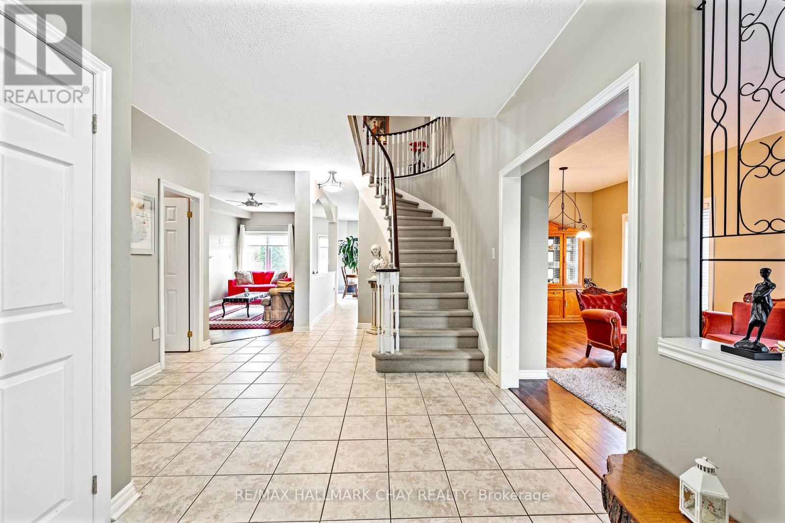 66 Penvill Trail, Barrie (Ardagh), Ontario  L4N 5C5 - Photo 2 - S12924954