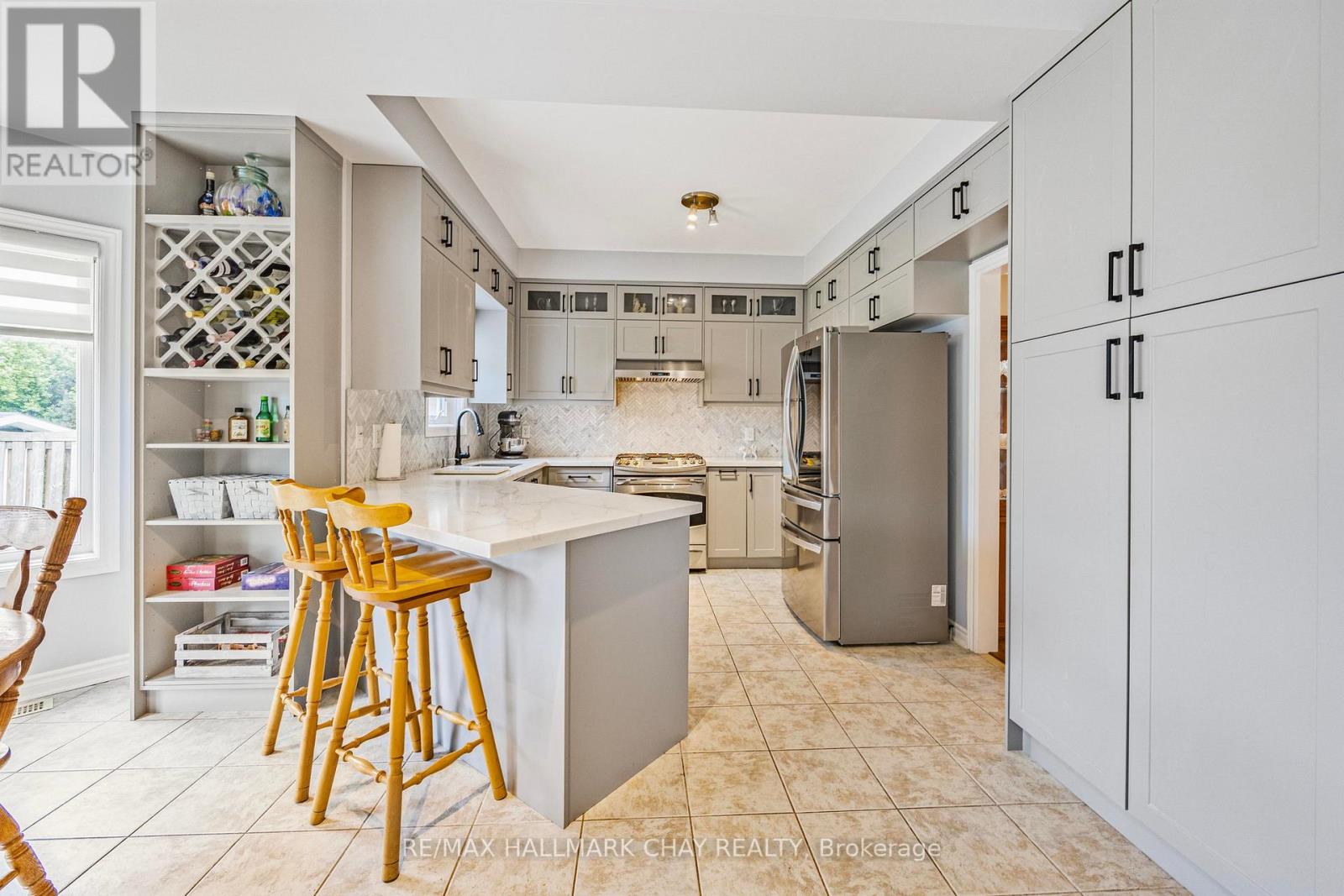 66 Penvill Trail, Barrie (Ardagh), Ontario  L4N 5C5 - Photo 5 - S12924954