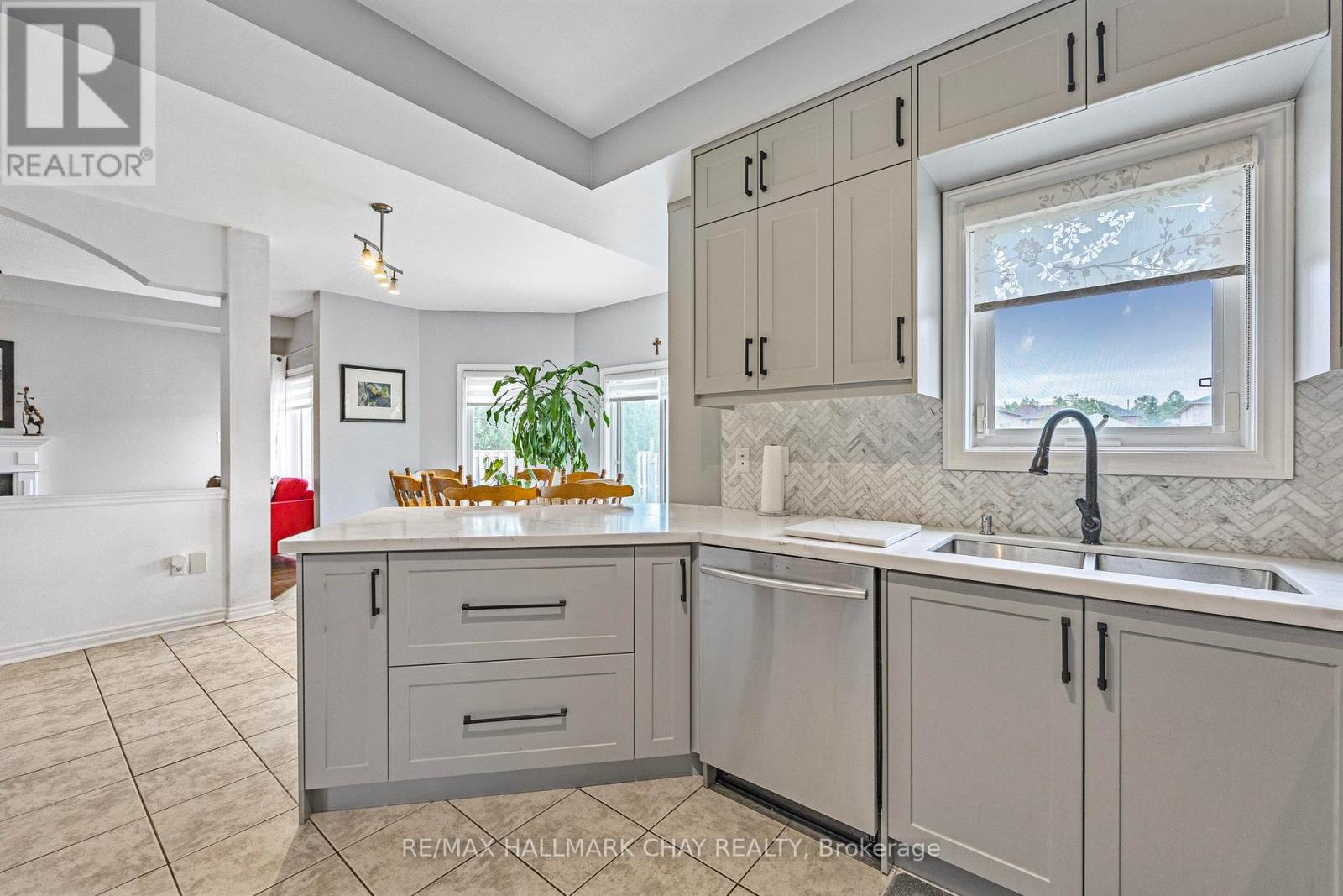 66 Penvill Trail, Barrie (Ardagh), Ontario  L4N 5C5 - Photo 7 - S12924954