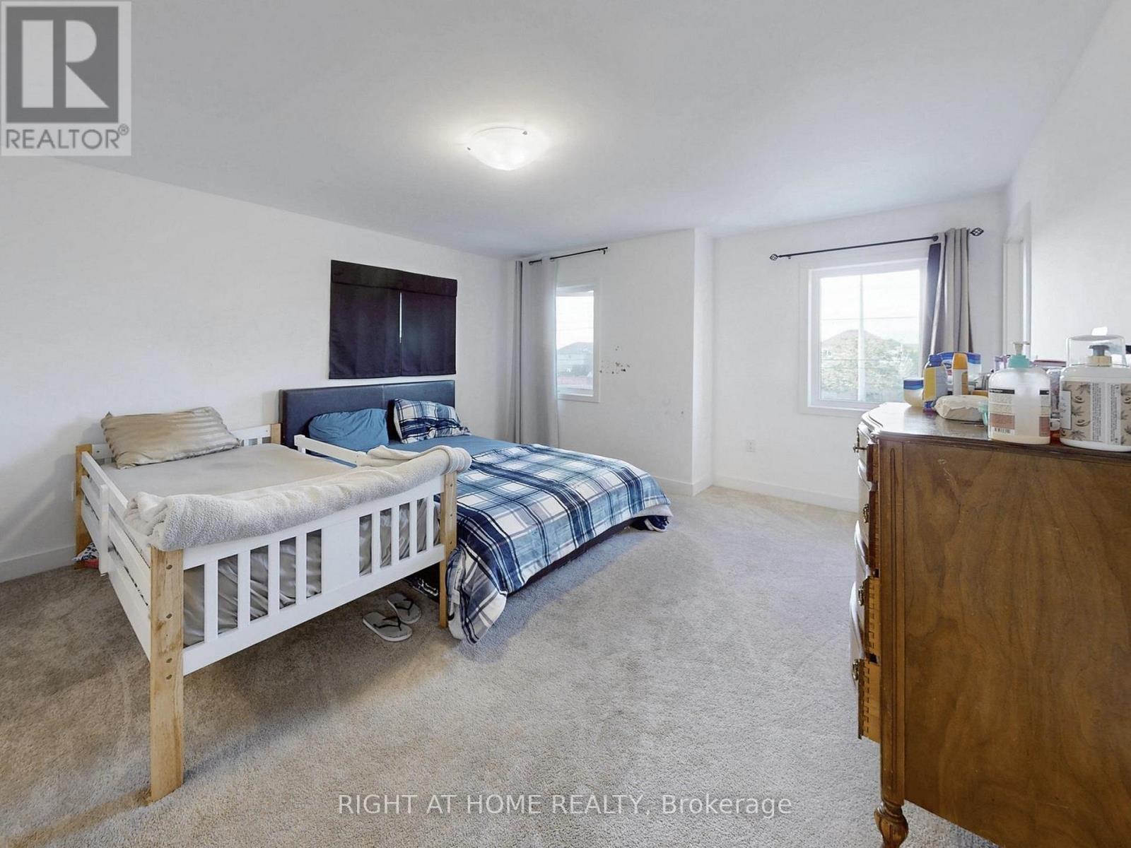 33 Pumpkin Corner Crescent, Barrie (Innis-Shore), Ontario  L9J 0C2 - Photo 10 - S12925020