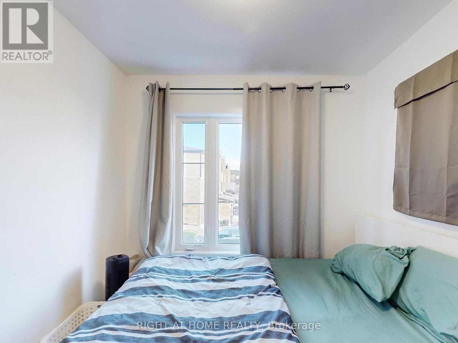 33 Pumpkin Corner Crescent, Barrie (Innis-Shore), Ontario  L9J 0C2 - Photo 11 - S12925020