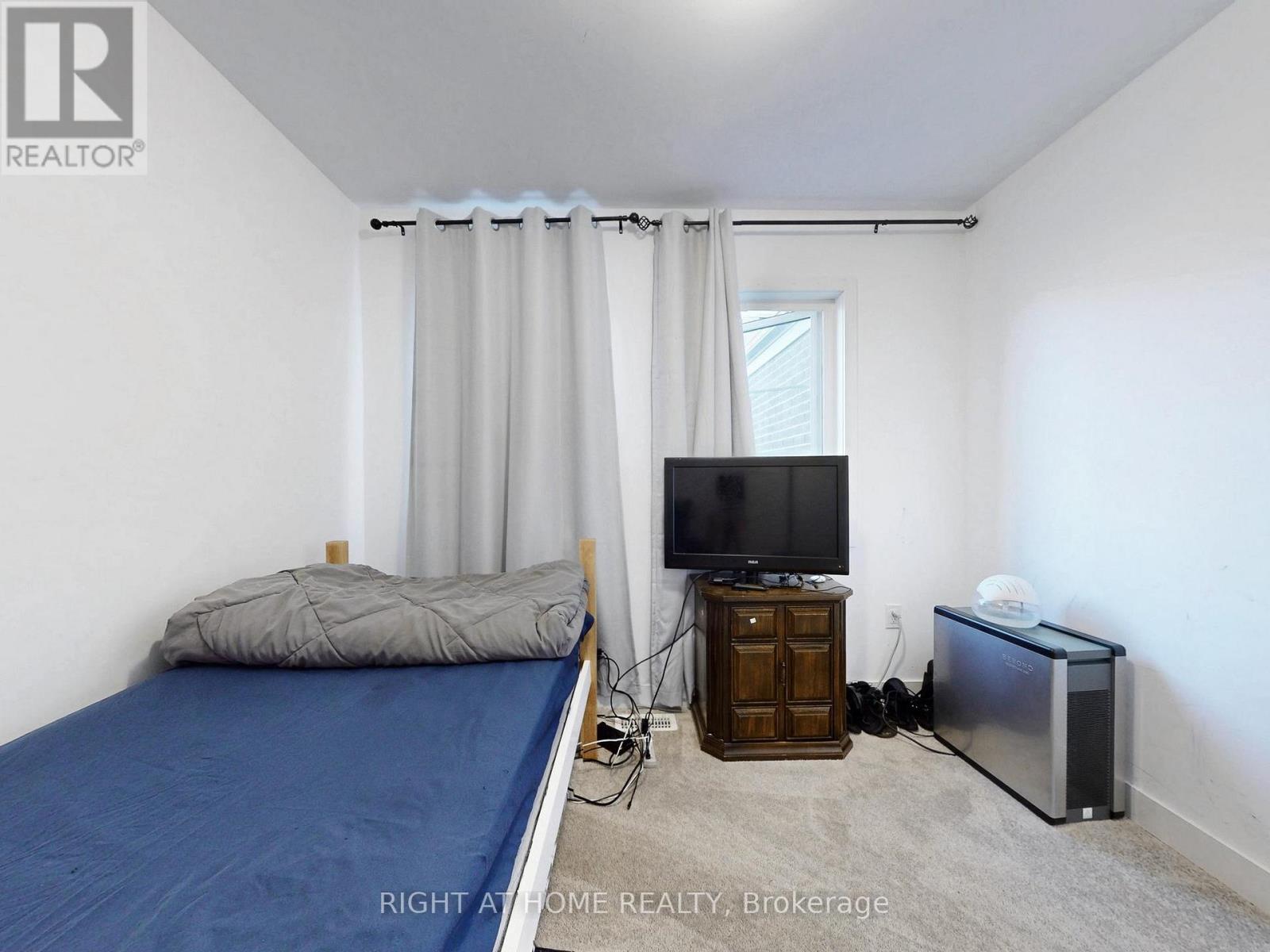 33 Pumpkin Corner Crescent, Barrie (Innis-Shore), Ontario  L9J 0C2 - Photo 12 - S12925020