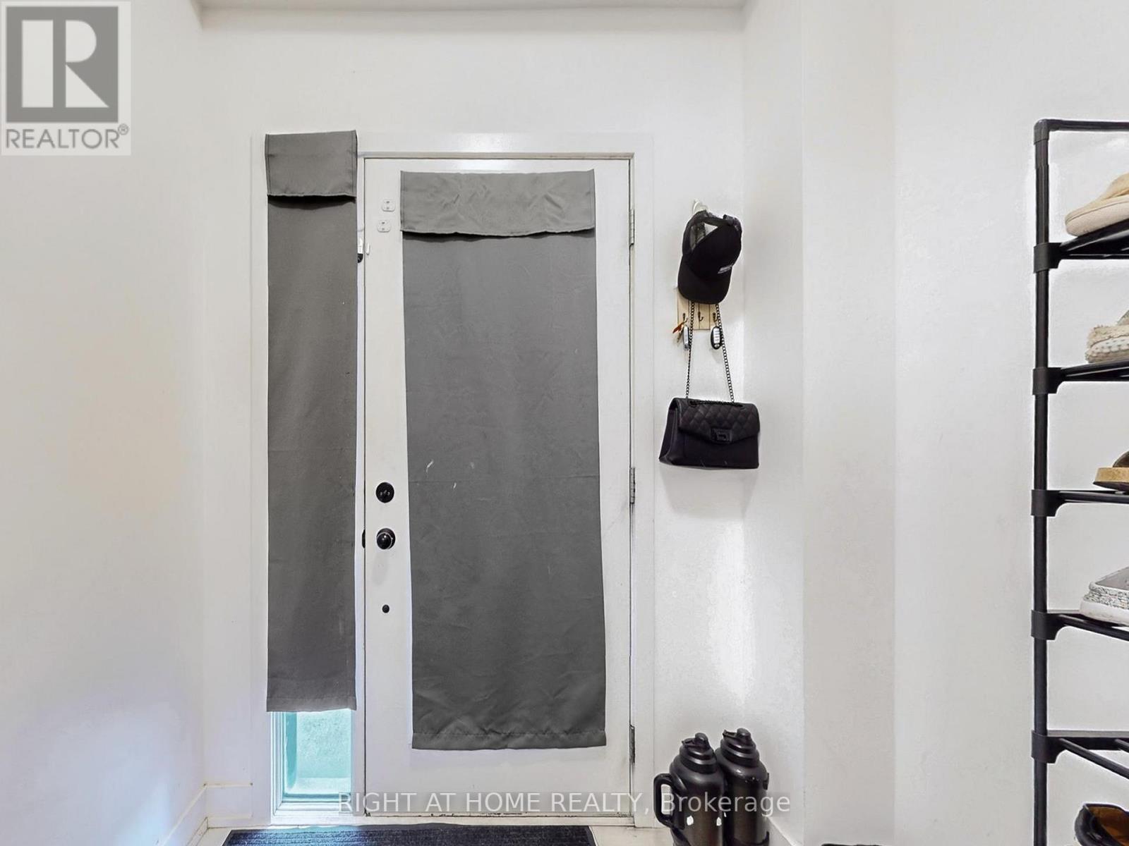 33 Pumpkin Corner Crescent, Barrie (Innis-Shore), Ontario  L9J 0C2 - Photo 3 - S12925020