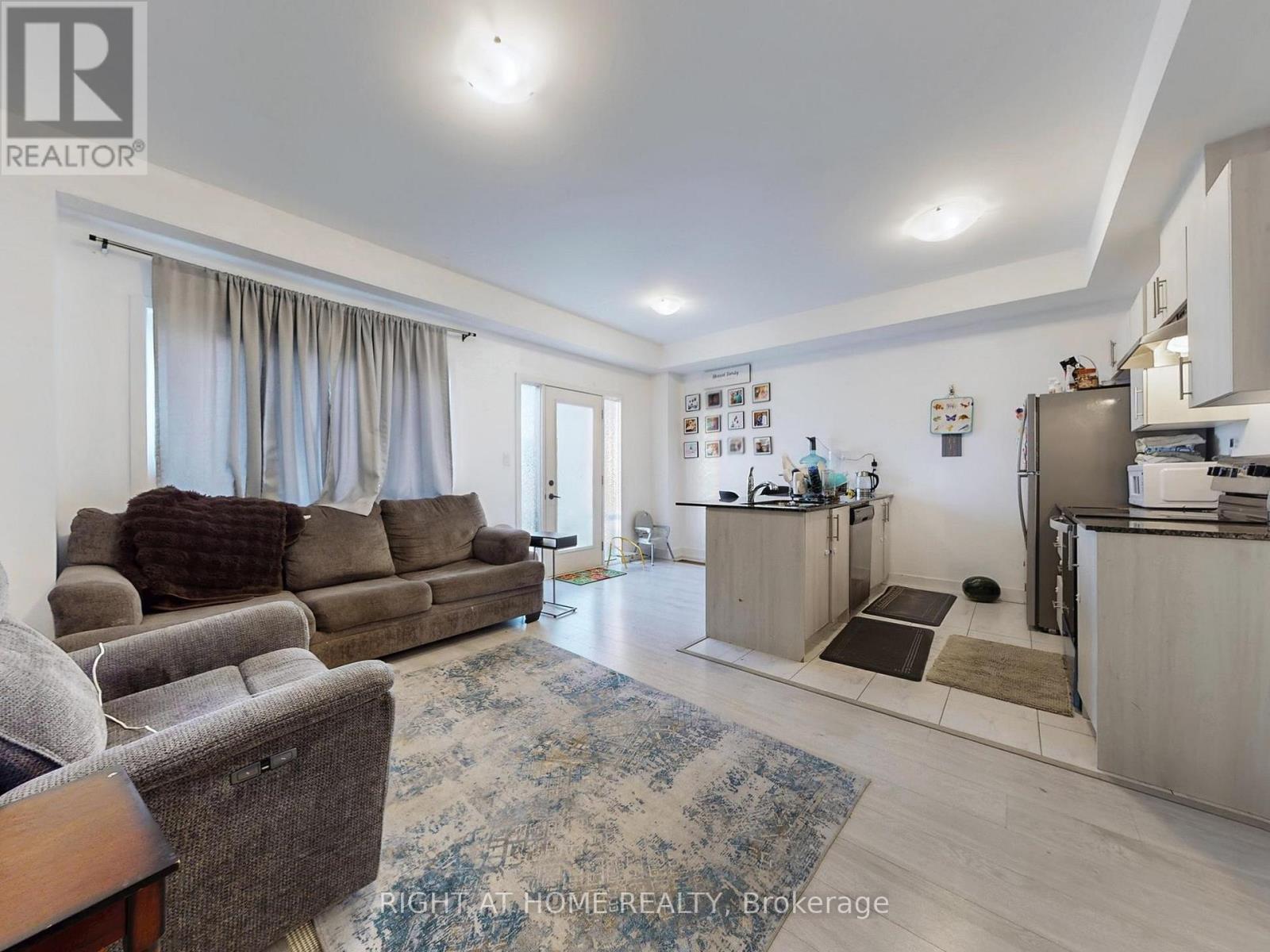 33 Pumpkin Corner Crescent, Barrie (Innis-Shore), Ontario  L9J 0C2 - Photo 6 - S12925020