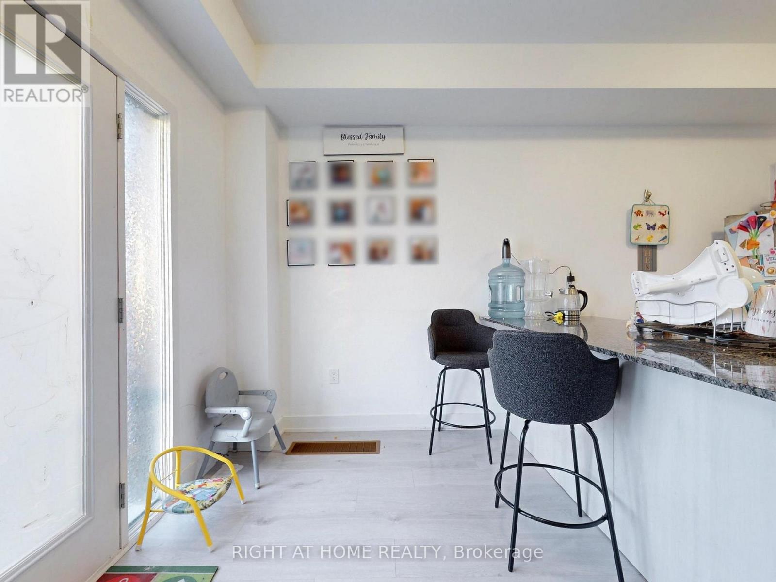 33 Pumpkin Corner Crescent, Barrie (Innis-Shore), Ontario  L9J 0C2 - Photo 7 - S12925020