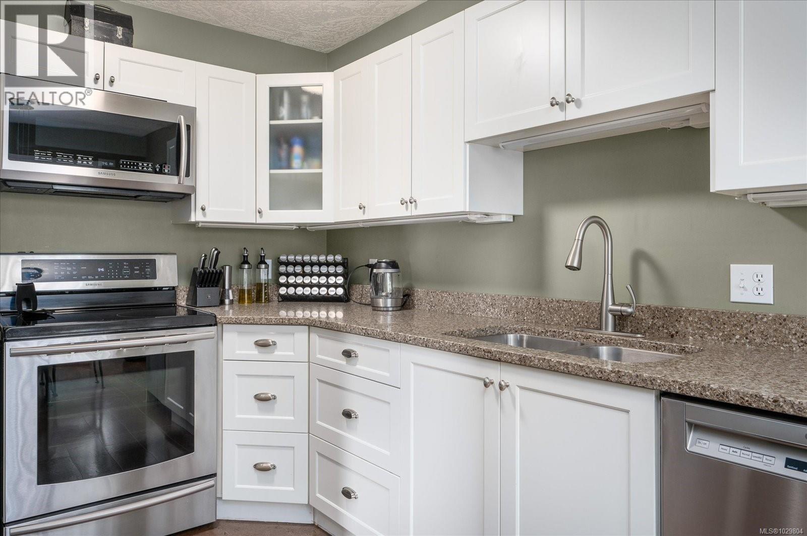 202 2 Doric Ave, Nanaimo, British Columbia  V9R 3N1 - Photo 13 - 1029804