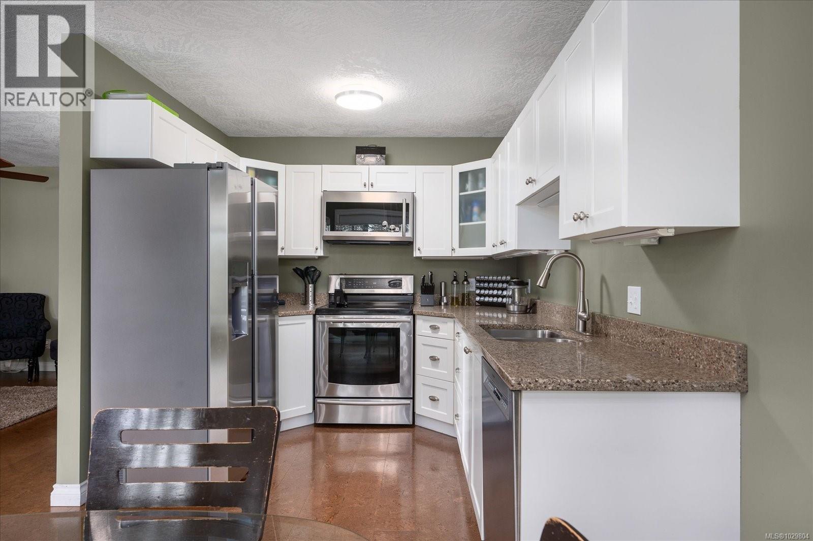 202 2 Doric Ave, Nanaimo, British Columbia  V9R 3N1 - Photo 11 - 1029804