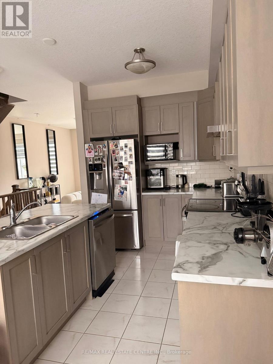 17 - 445 Ontario Street S, Milton, Ontario  L9T 9K2 - Photo 3 - W12924936