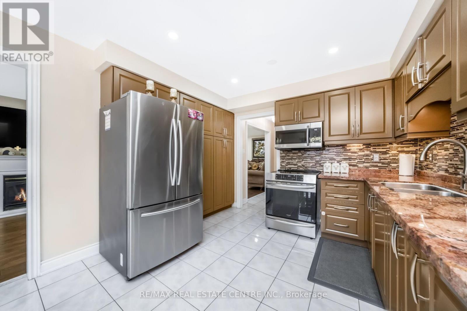 55 Golden Eagle Road, Brampton, Ontario L6R 1Z4 - Photo 14 - W12924948