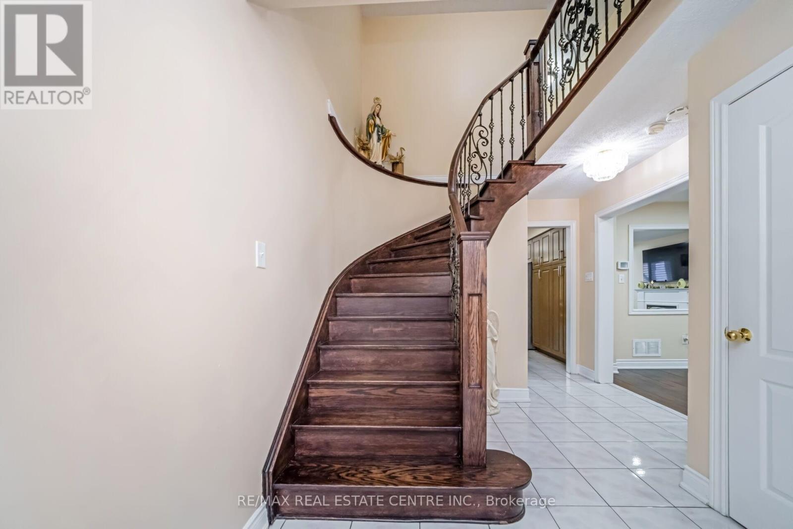 55 Golden Eagle Road, Brampton, Ontario L6R 1Z4 - Photo 19 - W12924948