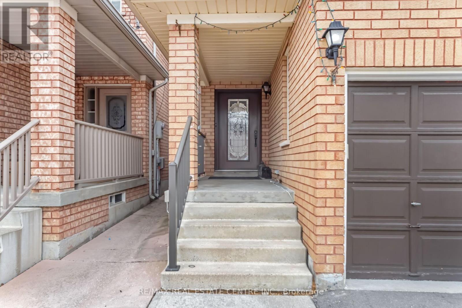 55 Golden Eagle Road, Brampton, Ontario L6R 1Z4 - Photo 4 - W12924948