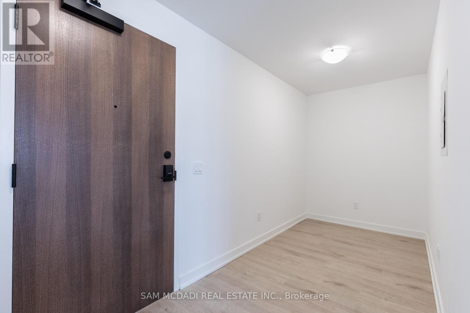 1503 - 1035 Southdown Road, Mississauga, Ontario  L5J 0A2 - Photo 2 - W12924958