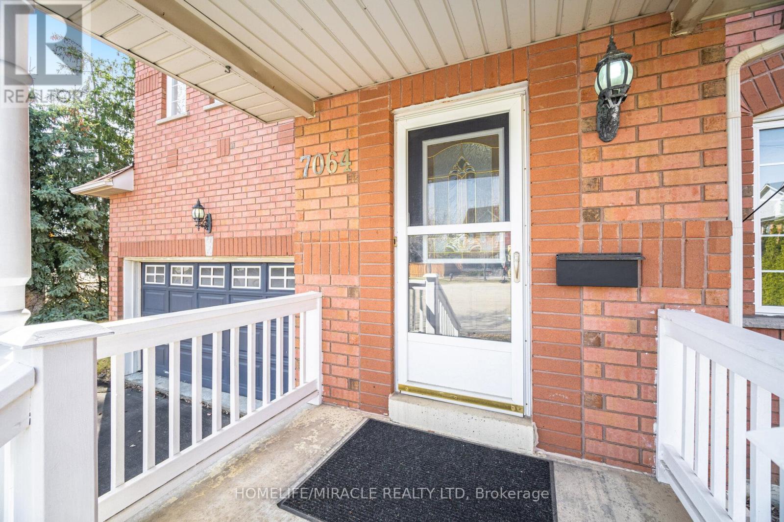 7064 Walworth Court, Mississauga, Ontario  L5N 7L4 - Photo 7 - W12924964