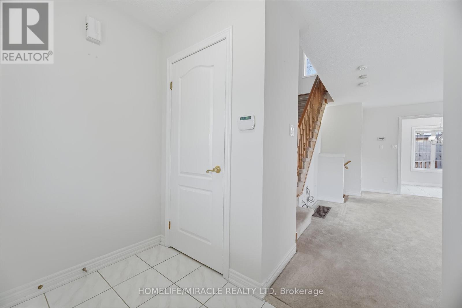 7064 Walworth Court, Mississauga, Ontario  L5N 7L4 - Photo 9 - W12924964