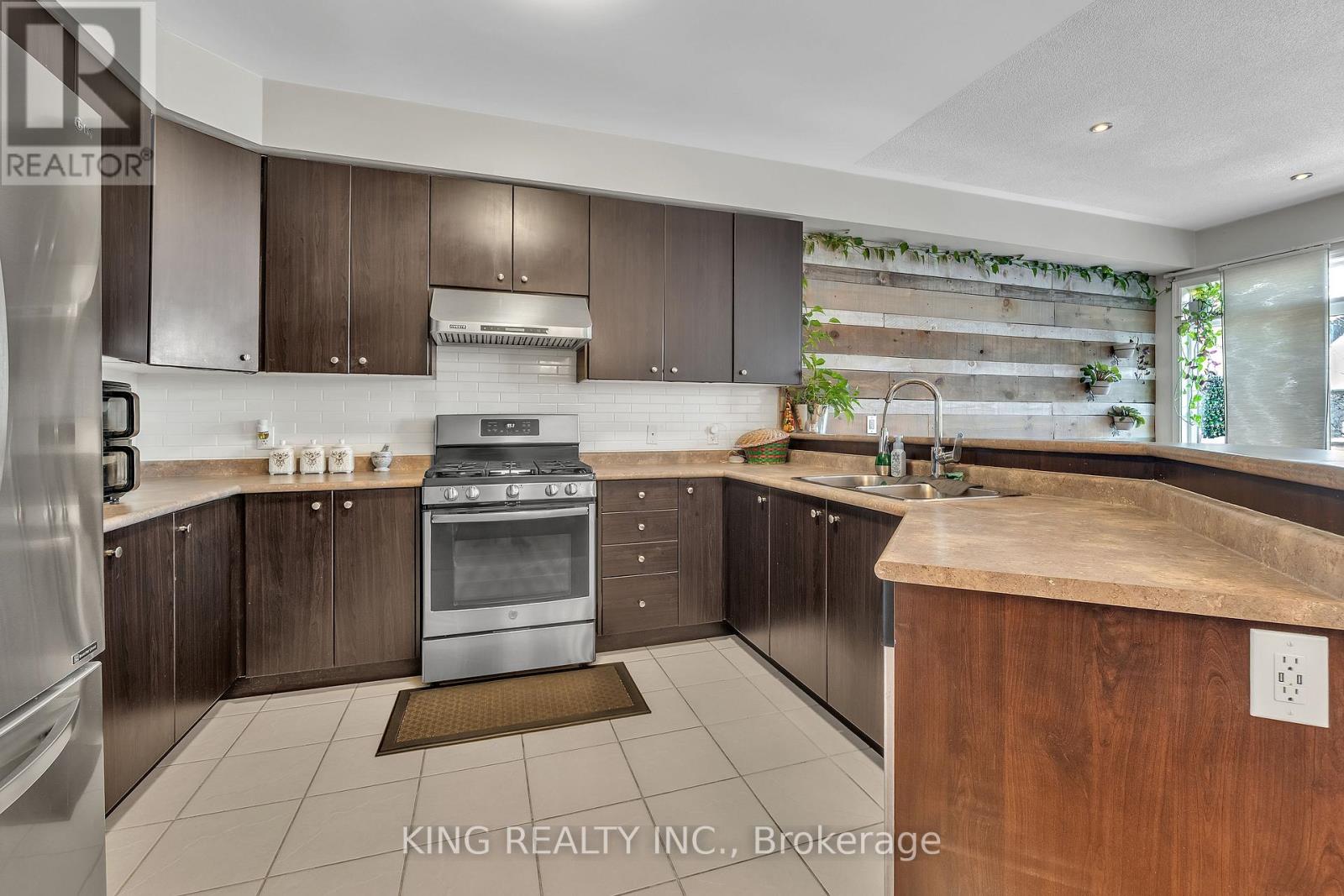 74 - 651 Farmstead Drive, Milton, Ontario  L9T 7W2 - Photo 9 - W12924988