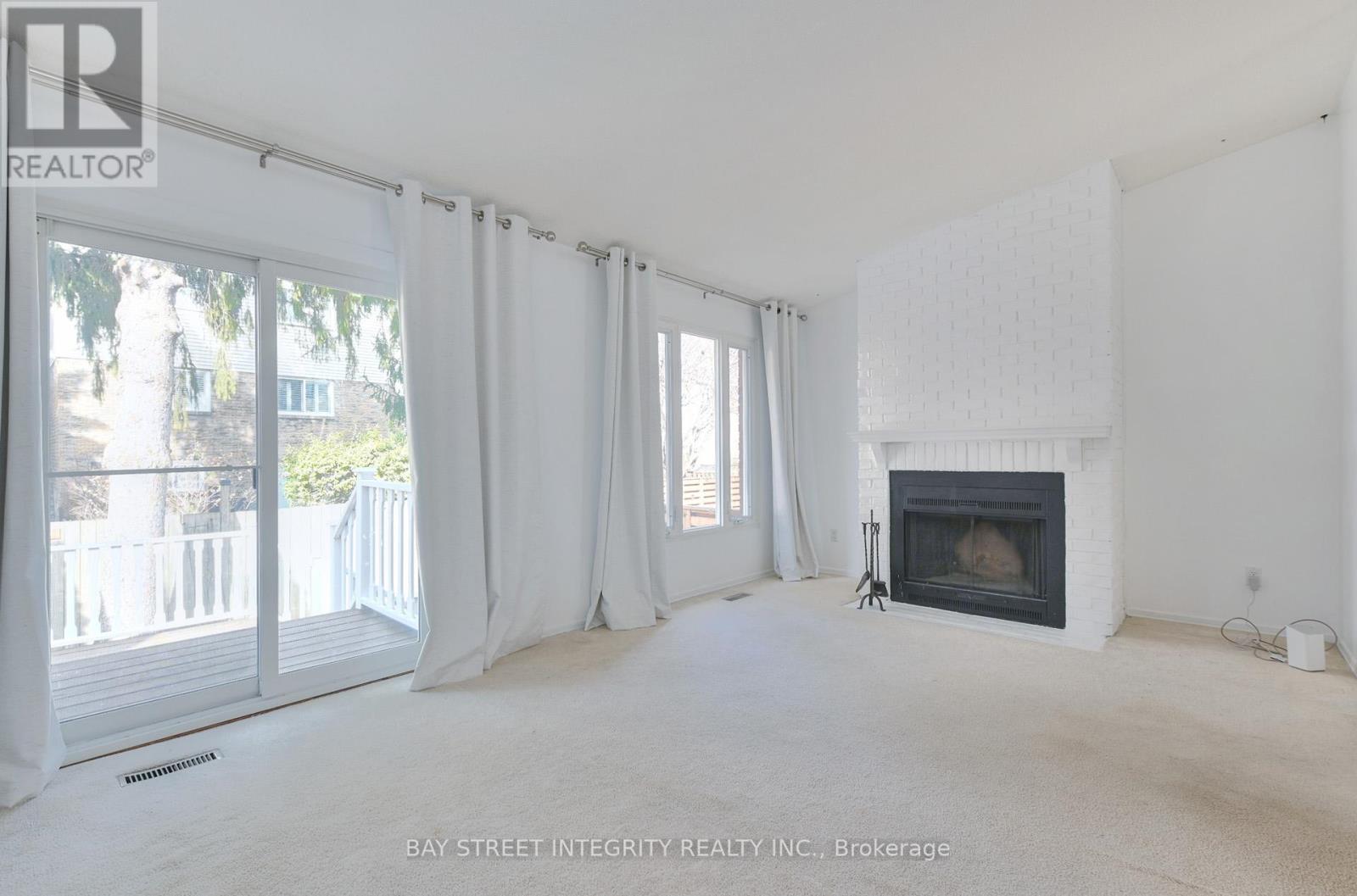 976 Raintree Lane, Mississauga, Ontario  L5H 3Y6 - Photo 12 - W12925018