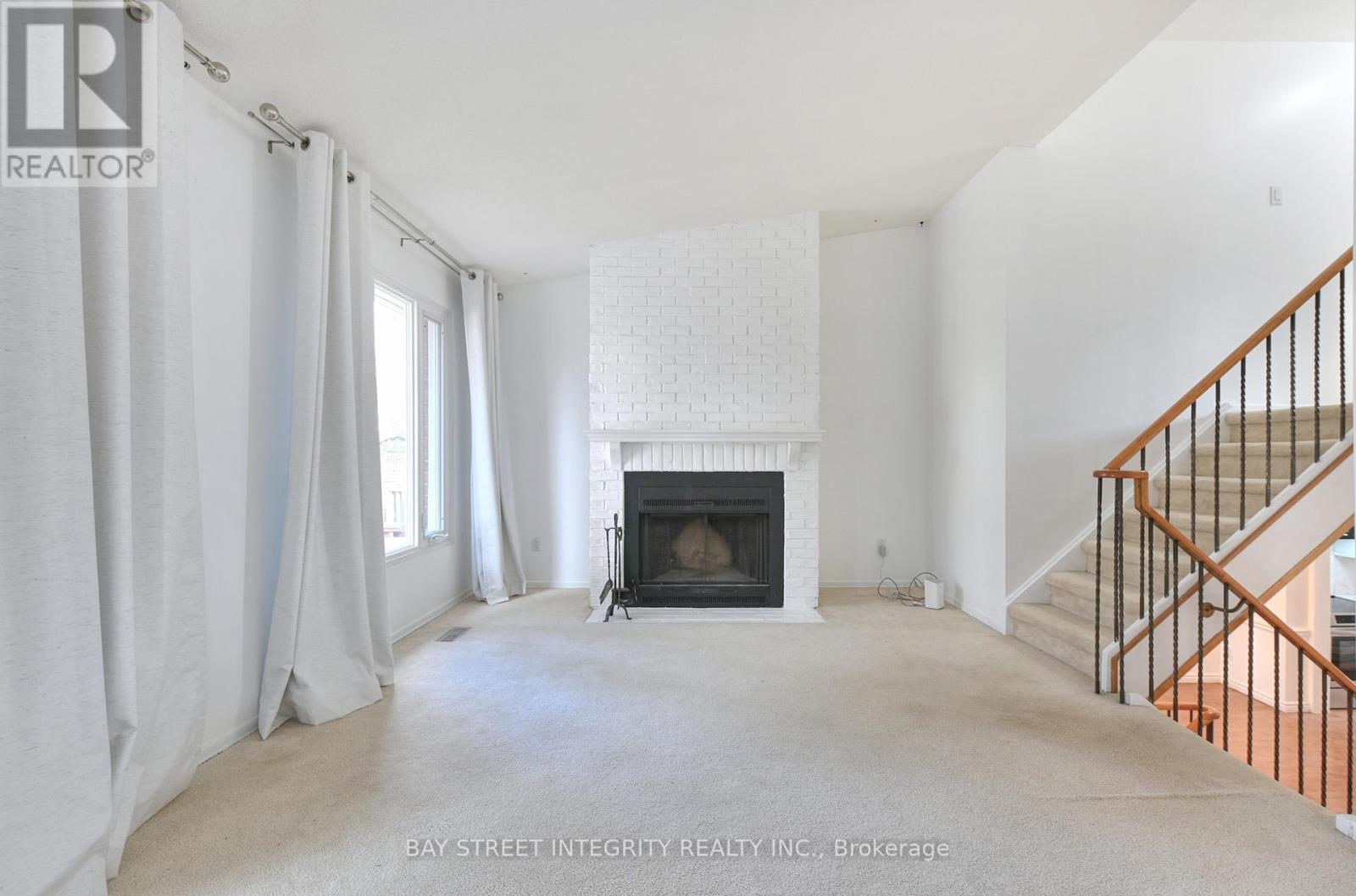 976 Raintree Lane, Mississauga, Ontario  L5H 3Y6 - Photo 13 - W12925018