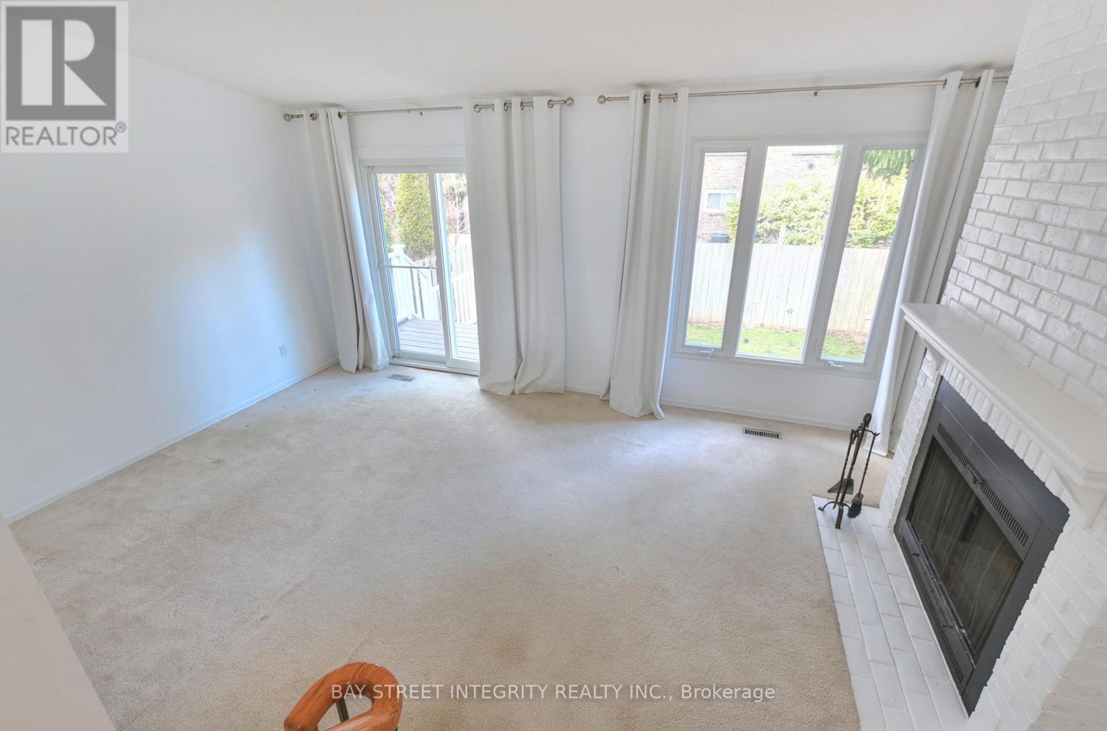 976 Raintree Lane, Mississauga, Ontario  L5H 3Y6 - Photo 15 - W12925018