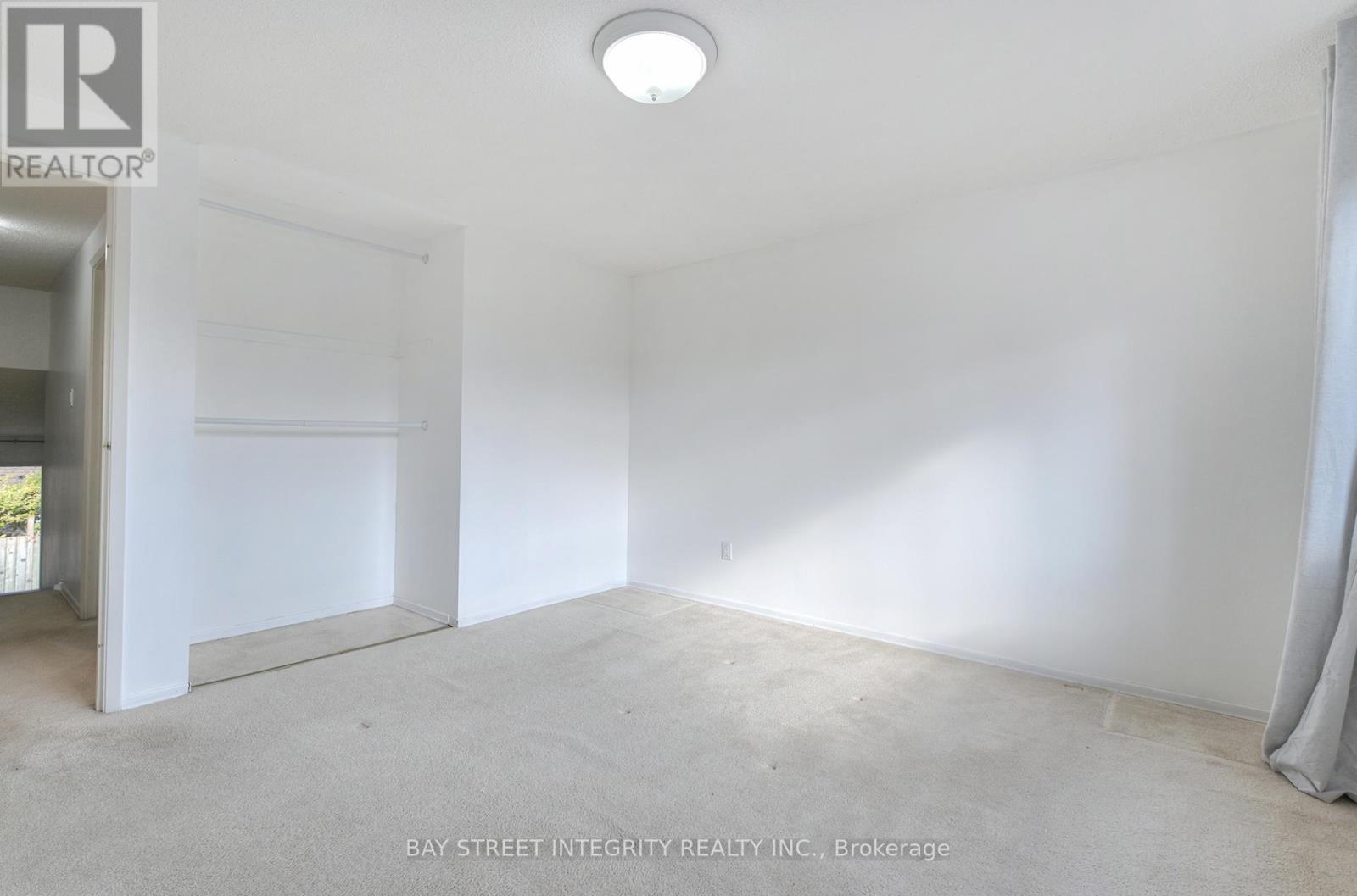 976 Raintree Lane, Mississauga, Ontario  L5H 3Y6 - Photo 21 - W12925018