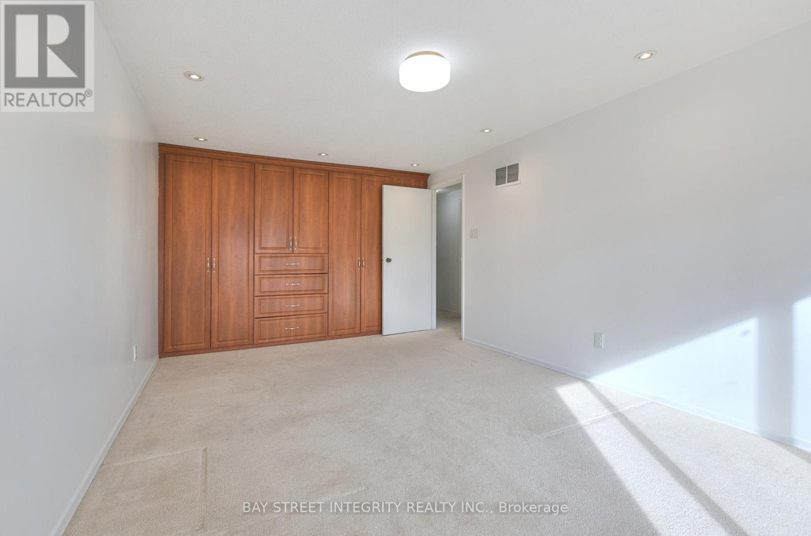 976 Raintree Lane, Mississauga, Ontario  L5H 3Y6 - Photo 24 - W12925018